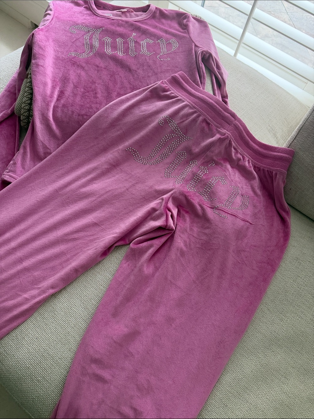 BNWOT Juicy Couture Rhinestone Logo Pink Velour Lounge Set